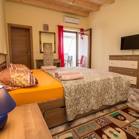 Nice Place Ровин Екстериор снимка