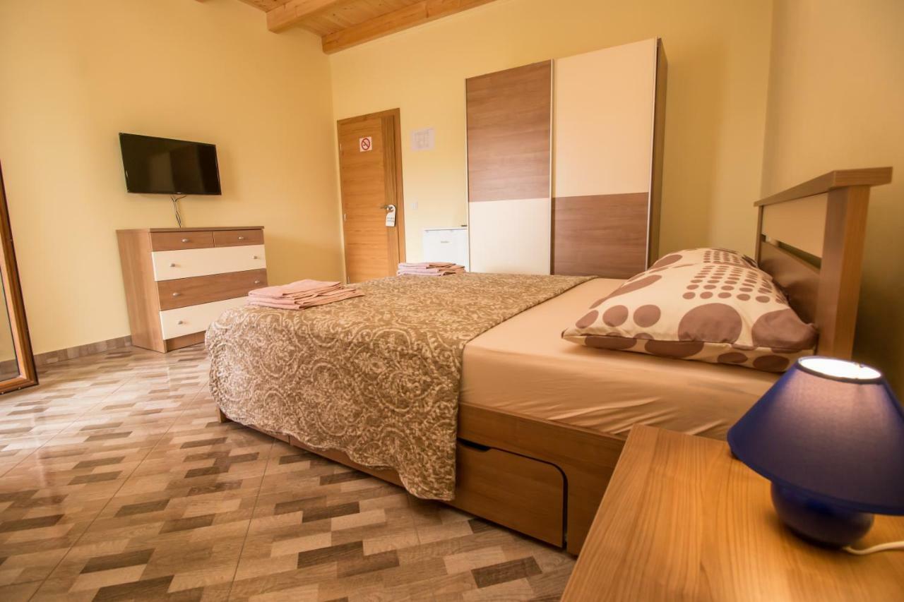Nice Place Ровин Екстериор снимка