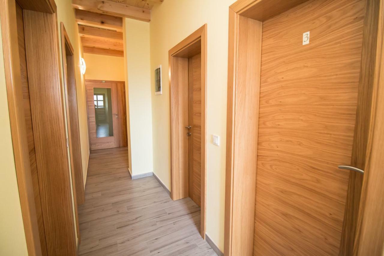 Nice Place Ровин Екстериор снимка